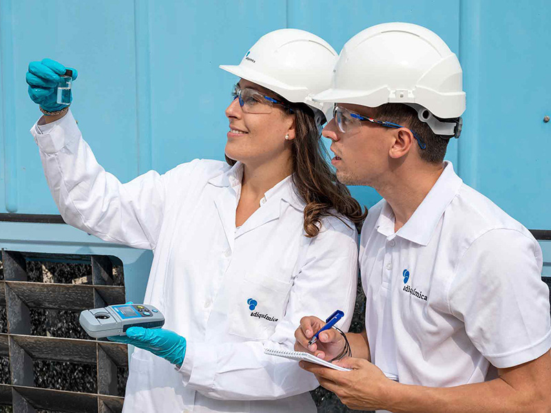 Fotografía industrial empresa química Adiquímica autenticidad de marca