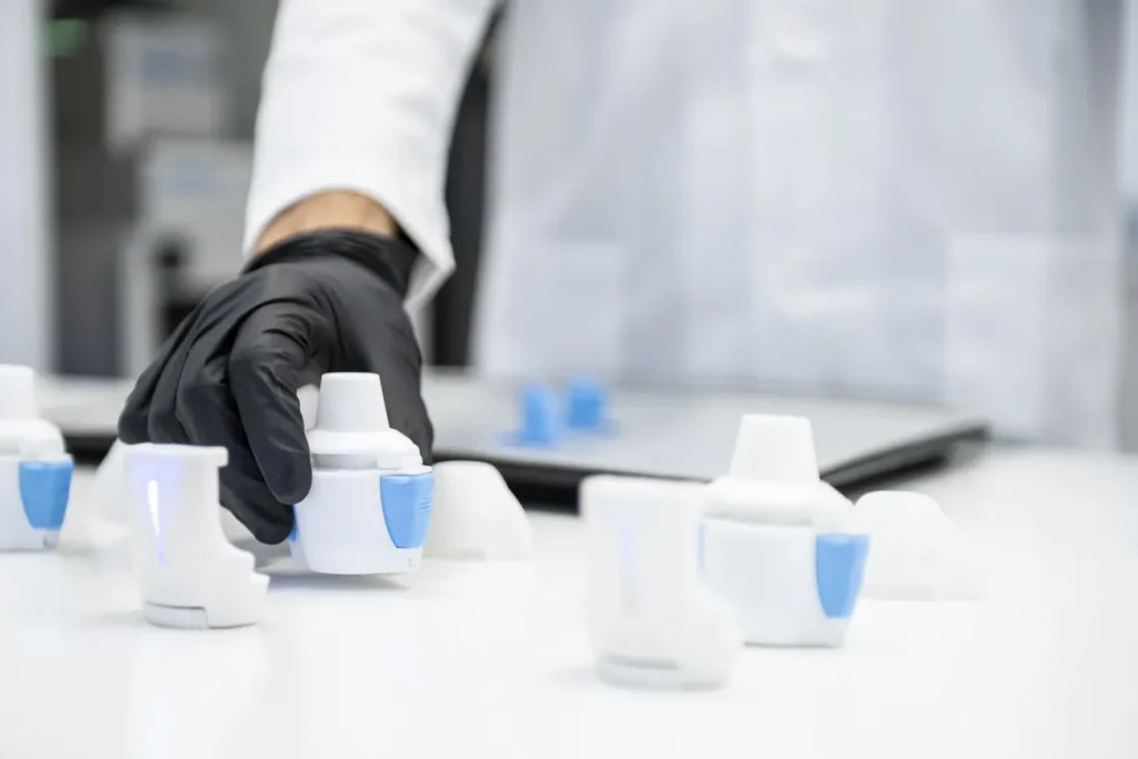 Fotografía producto farmacéutico inhaladores control calidad laboratorio Barcelona